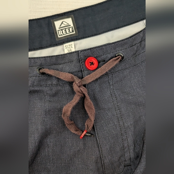 Reef Men's/ Hommes Black and Gray Board Shorts Size 36 - Picture 8 of 9